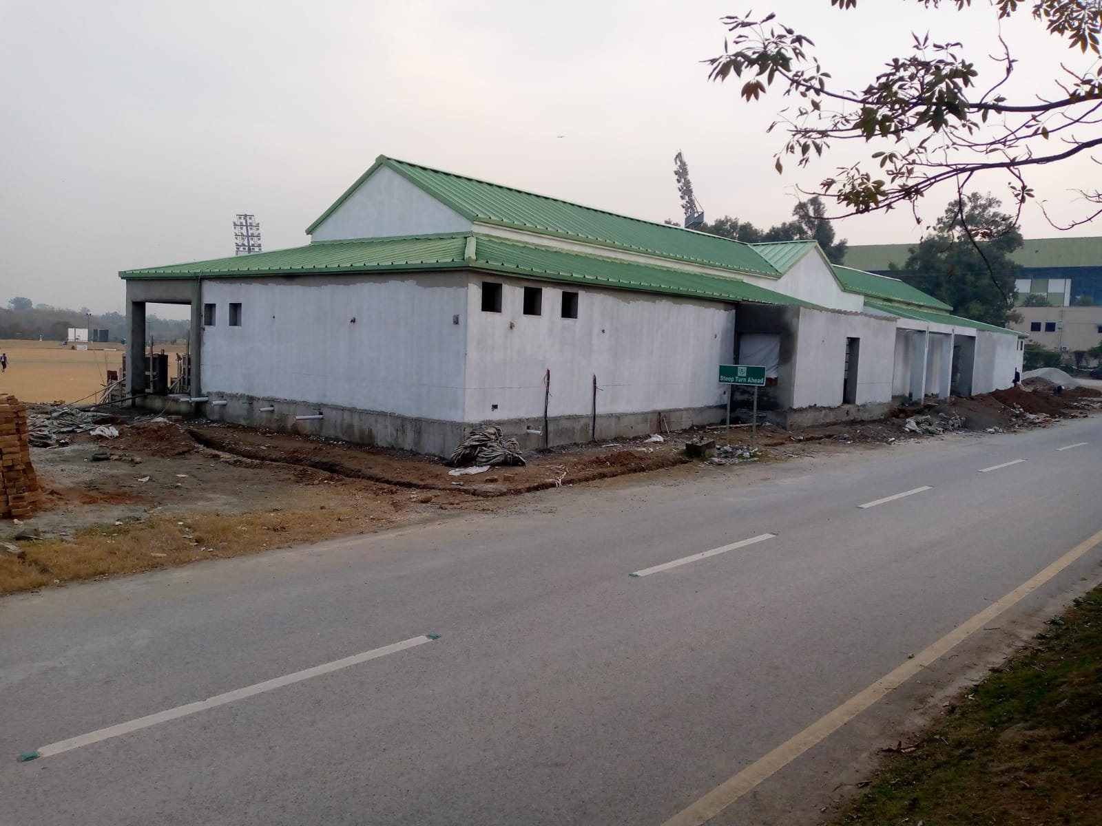 Side view of the pavilion with green roof and covered seating