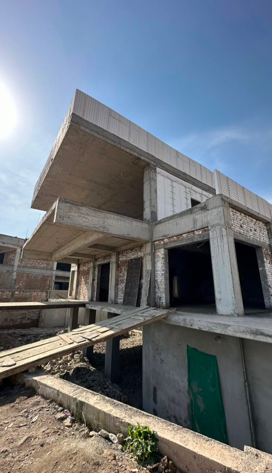 Zoha Farm multi-level concrete frame and SCIP panel construction in progress
