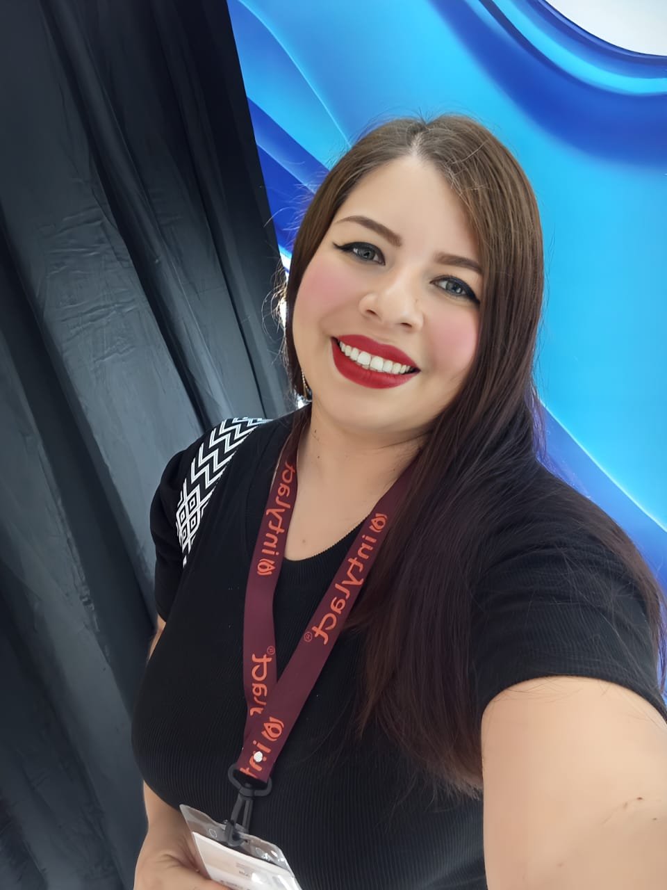 Desarrollo Profesional: Dra. Katherine López en evento académico con identificación del congreso