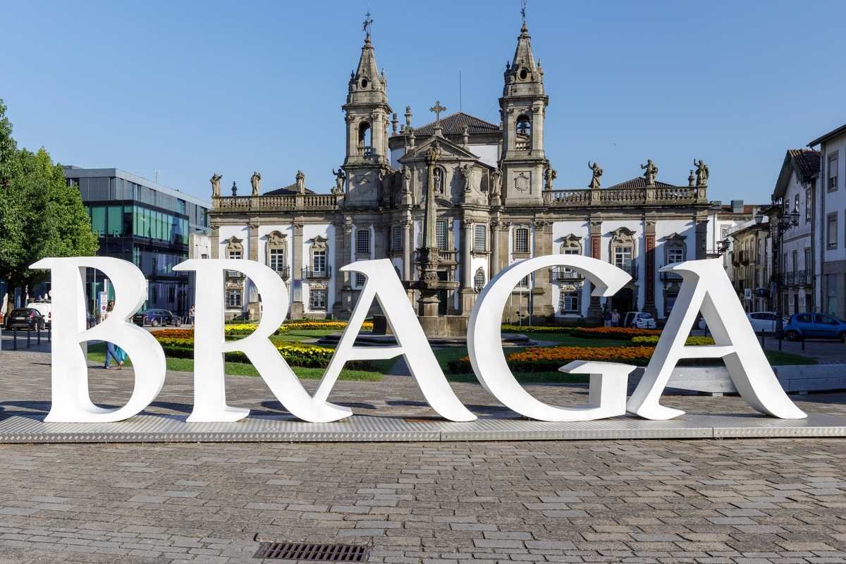 viver em Braga Portugal centro histórico praça república