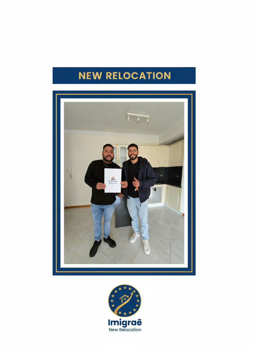 Dois clientes felizes em sua nova cozinha em Portugal, com a ajuda da Imigraê New Relocation
