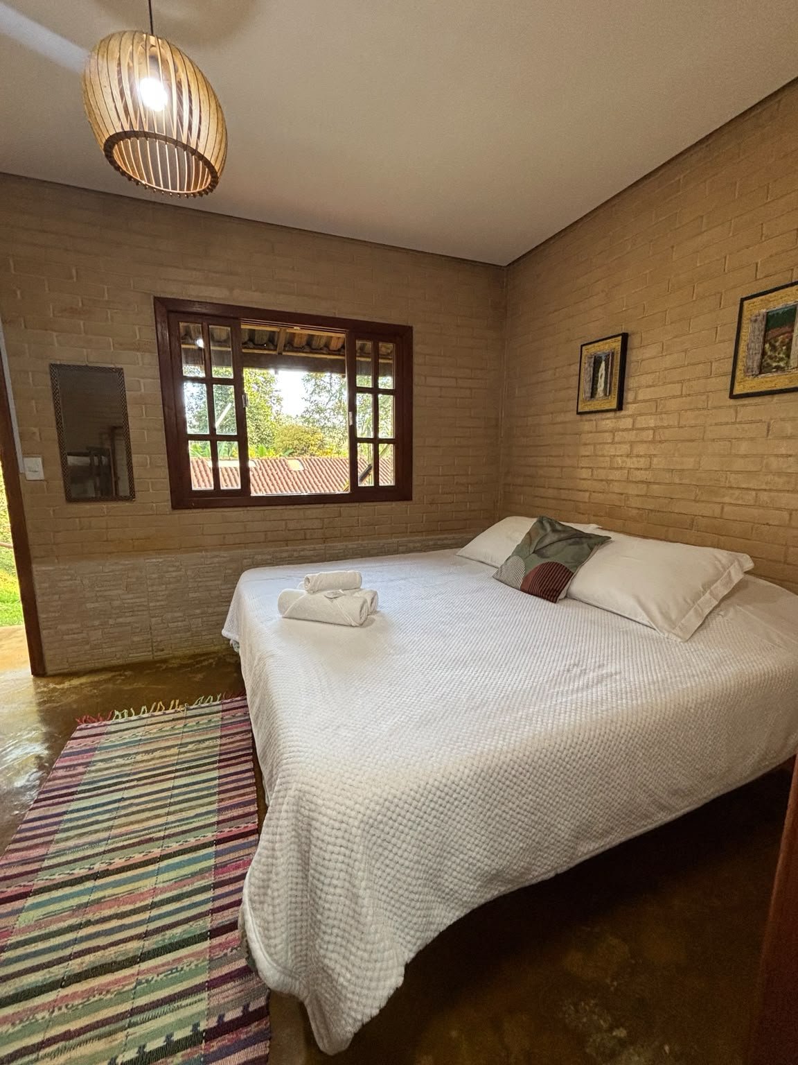 Quartos com roupa de cama