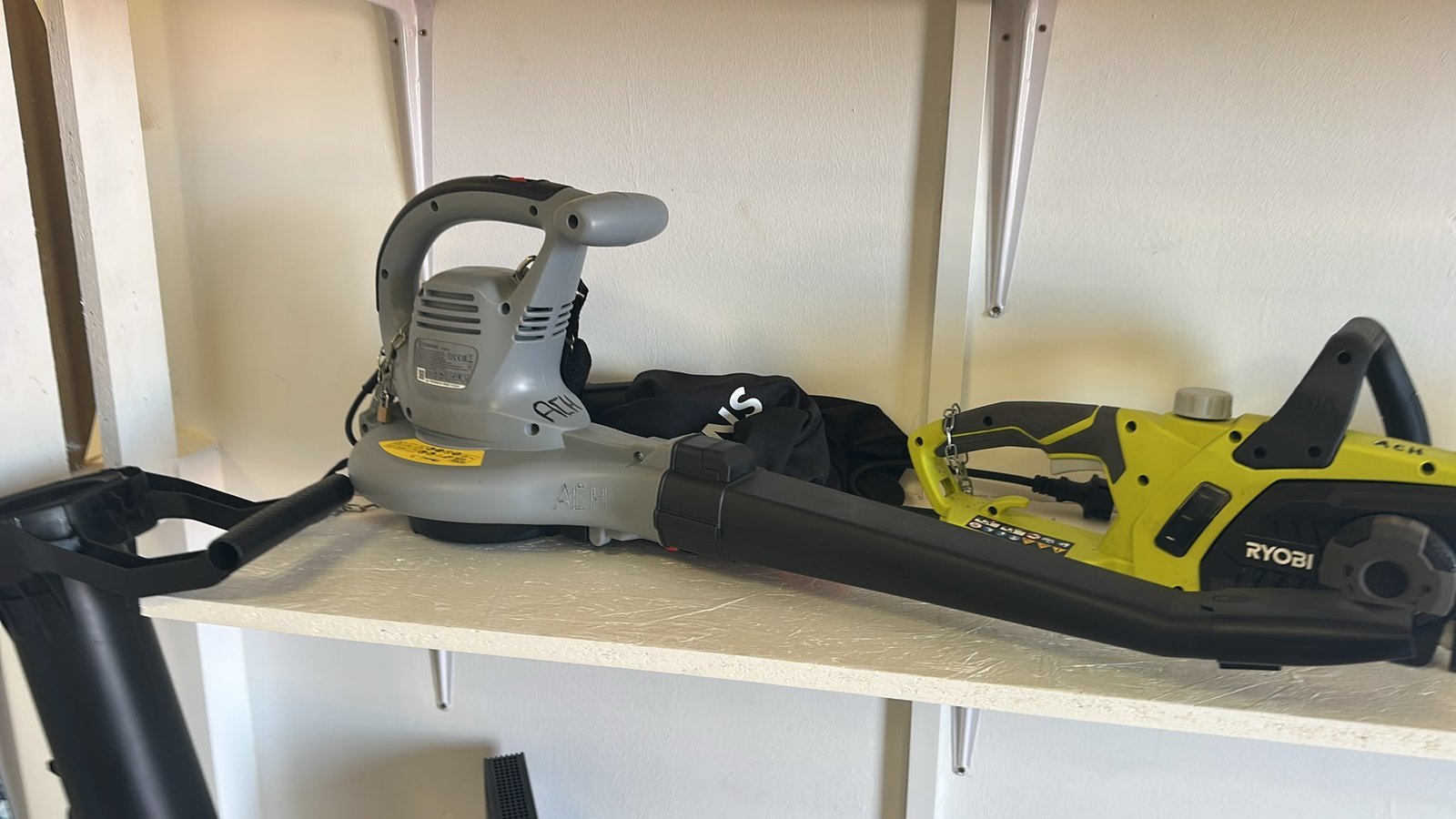 Leaf Blower
