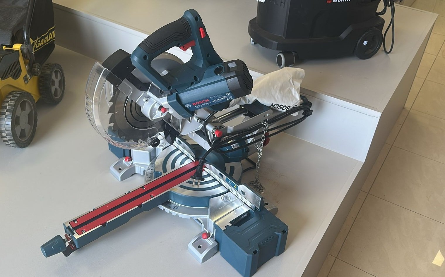 Sliding Mitre Saw