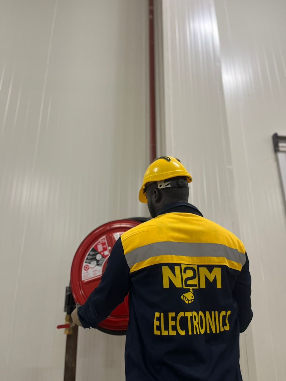 Technicien N2M avec RIA/extincteur - Sécurité incendie Dakar
