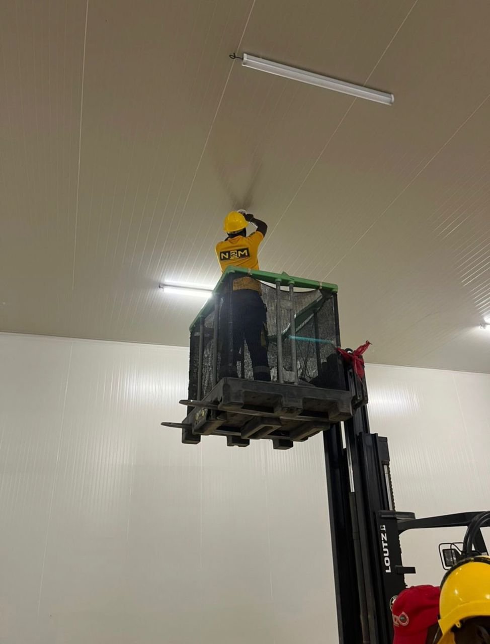 Technicien N2M Electronics installation