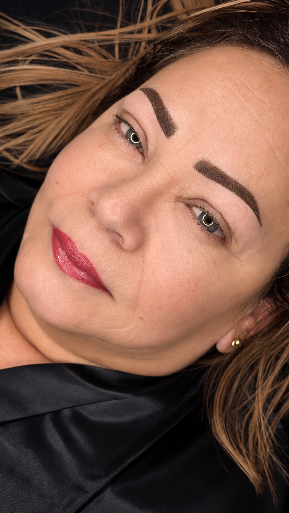 Permanent makeup brows with soft natural definition