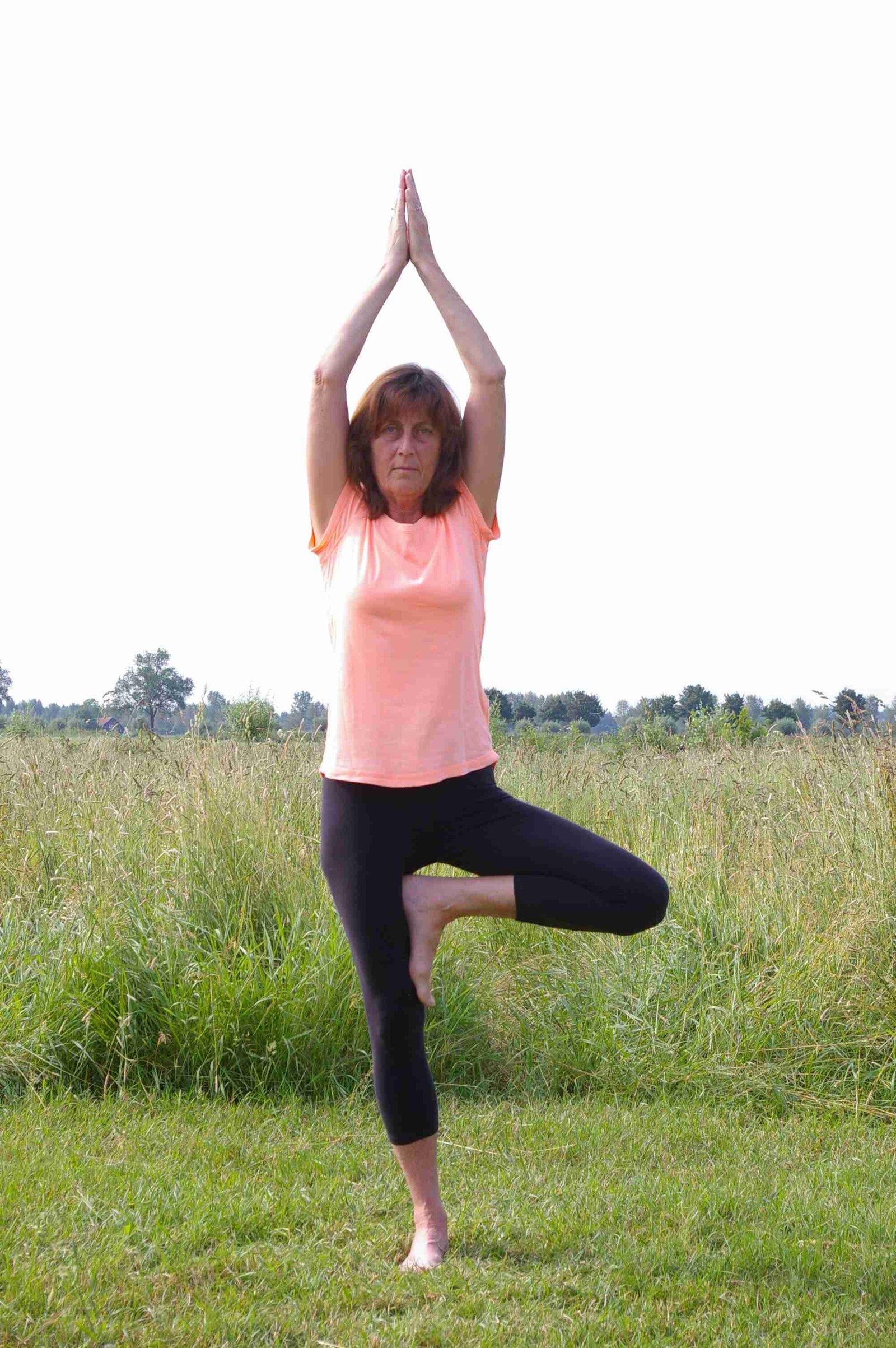 Persoon in een rustige, meditatieve yogahouding