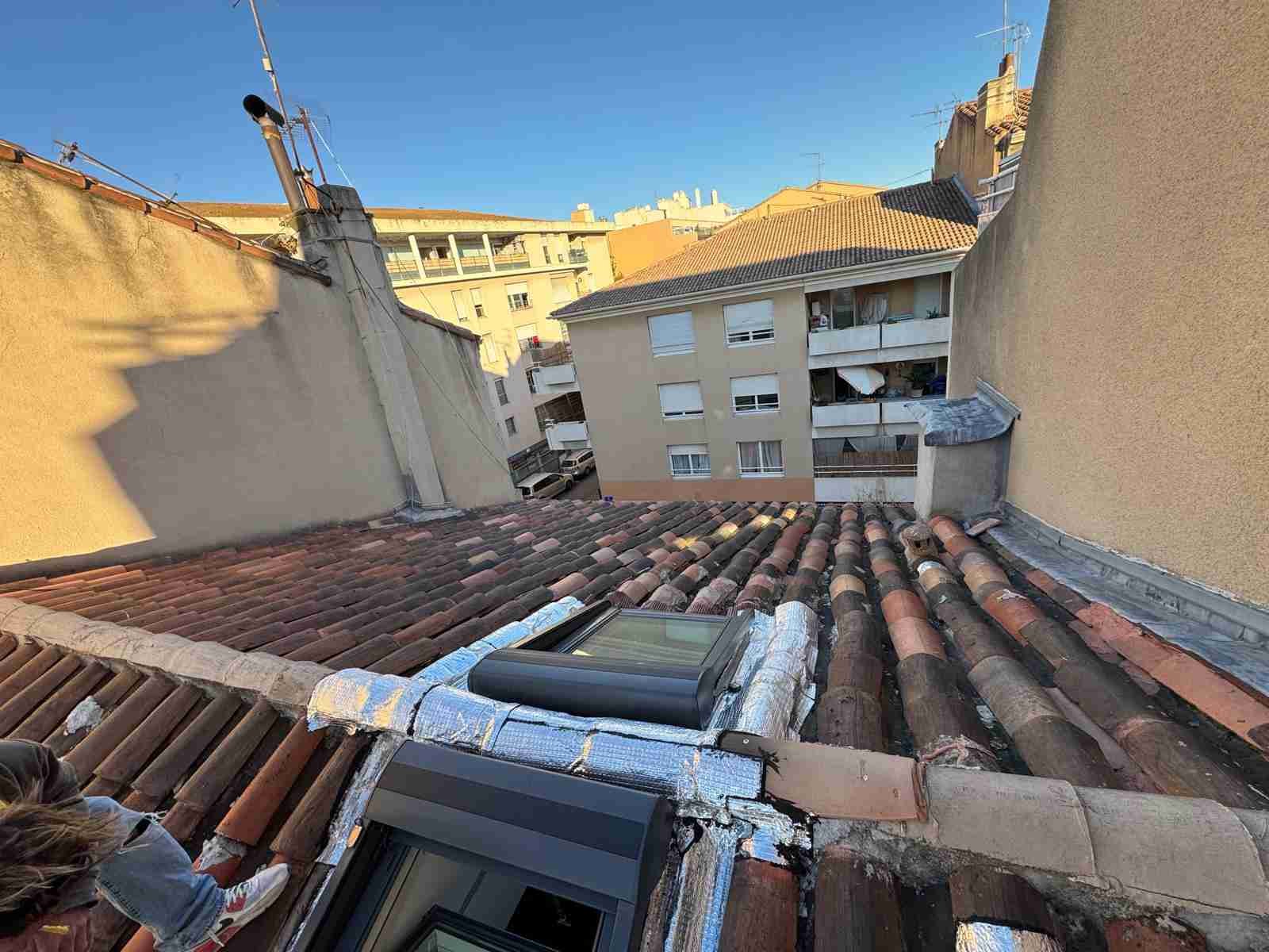 Toiture endommagée avant travaux rénovation Marseille