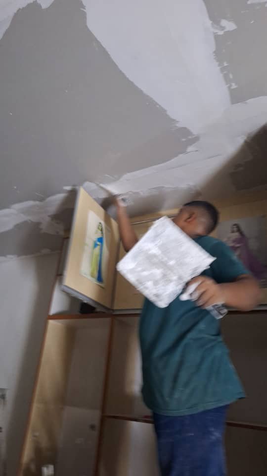 Ceiling plastering work in progress at Arianaaz Karentsa Boutique commercial interior