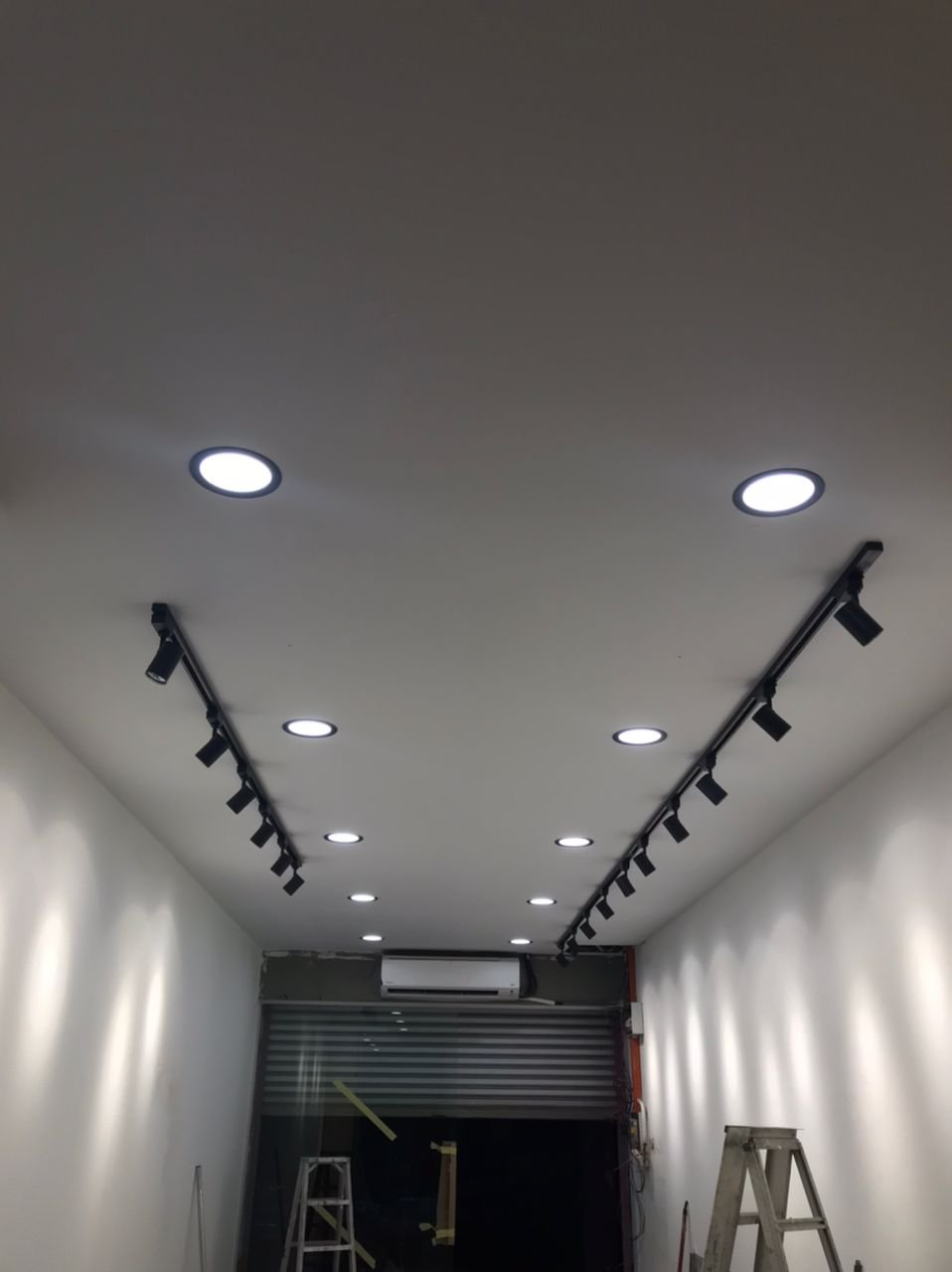 Arianaaz Karentsa boutique interior painted by Tresman Painting in Kuala Lumpur