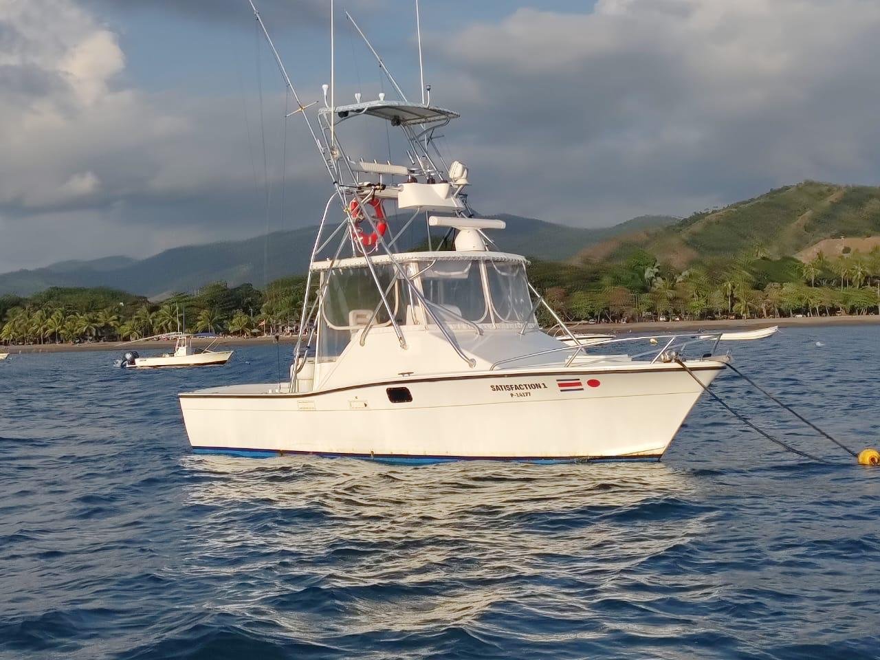 Wahoo Sportfishing Jaco 30' Luhrs fishing boat from Herradura Beach with Wahoo Sportfishing Jaco