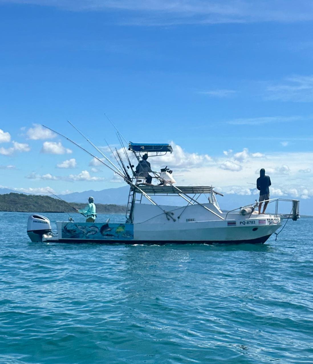 Wahoo Sportfishing Jaco 32' Makko fishing boat from Herradura Beach with Wahoo Sportfishing Jaco