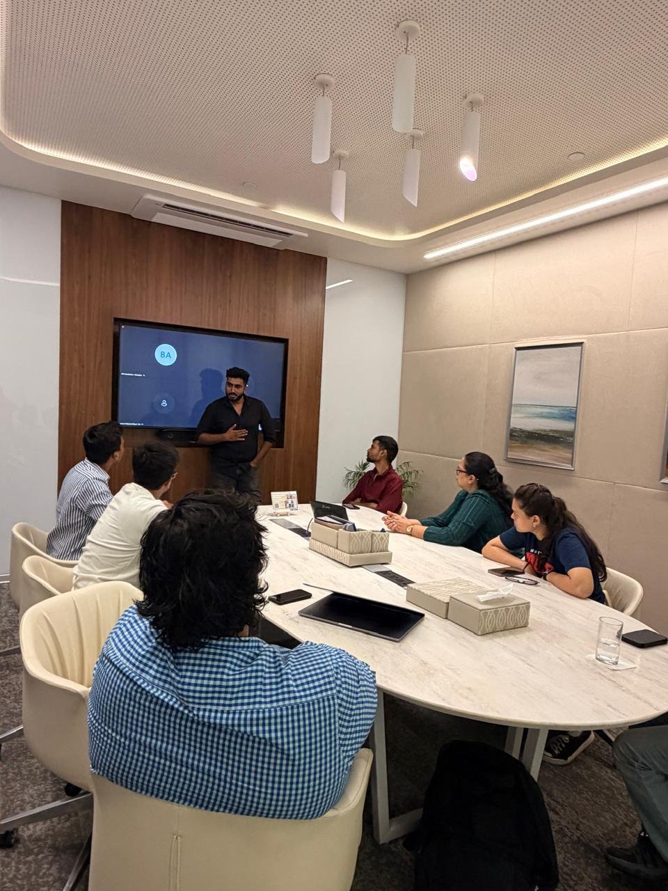Instructor presenting at the screen during a BIA classroom session