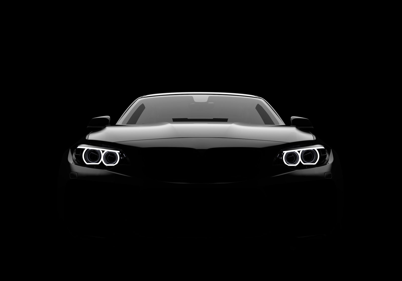 Voiture noire vue de face dans un studio sombre