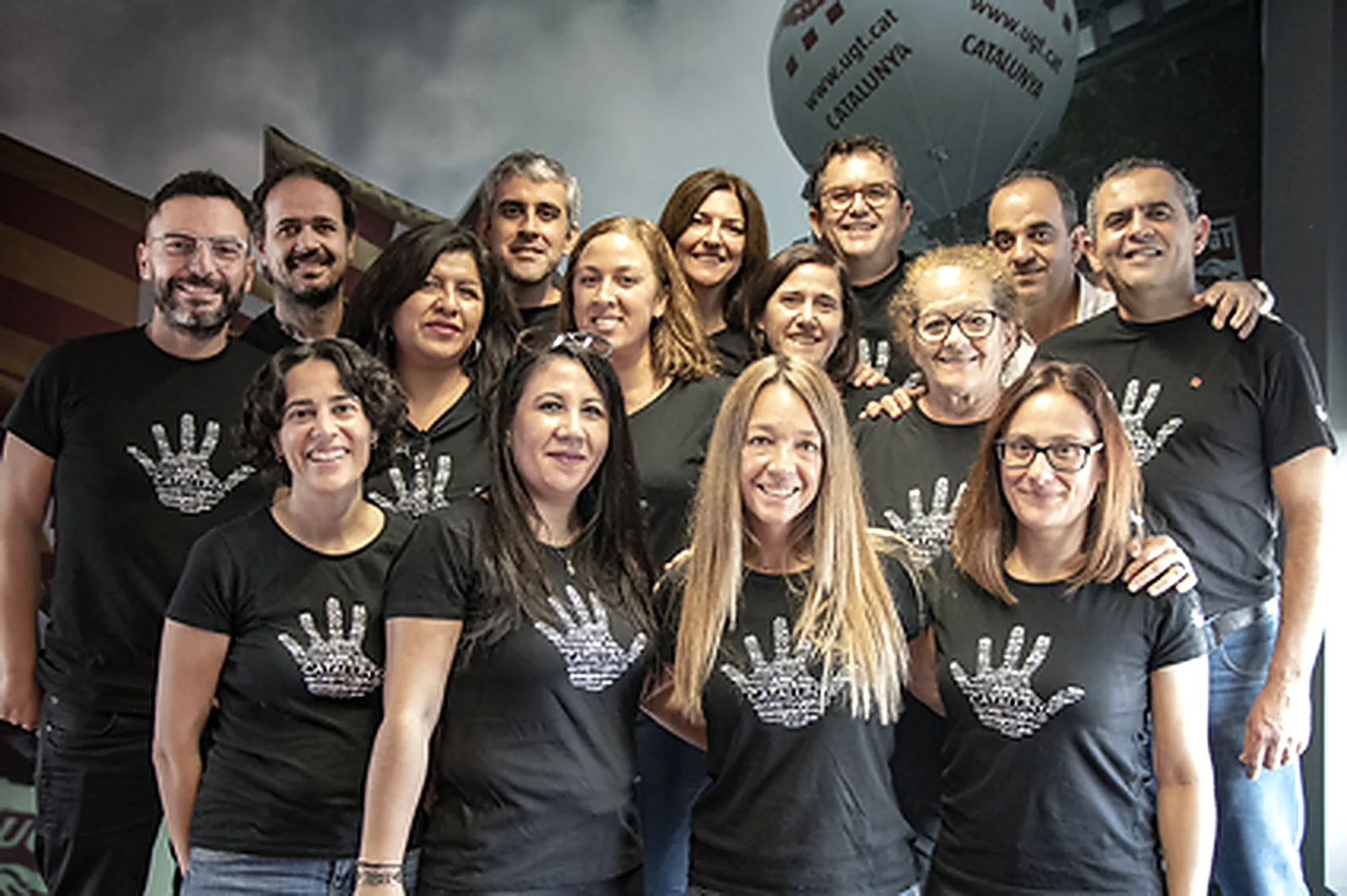 Equipo del Departamento de Extranjería de AMIC UGT asesorando en el proceso de regularización extraordinaria en España - Servicio Regularízate