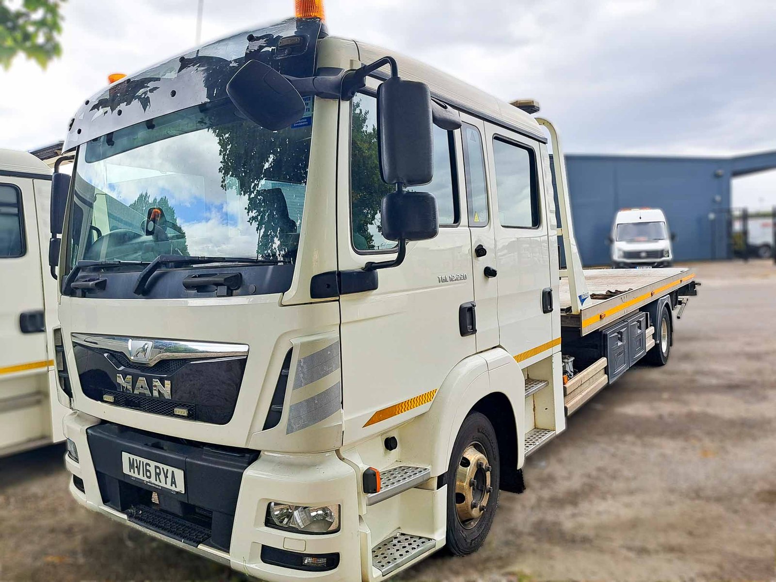 Choice of 3 – MAN TGL 12.220 Crew Cab (2016, 12 Tonne 4x2 Auto) - Image 2