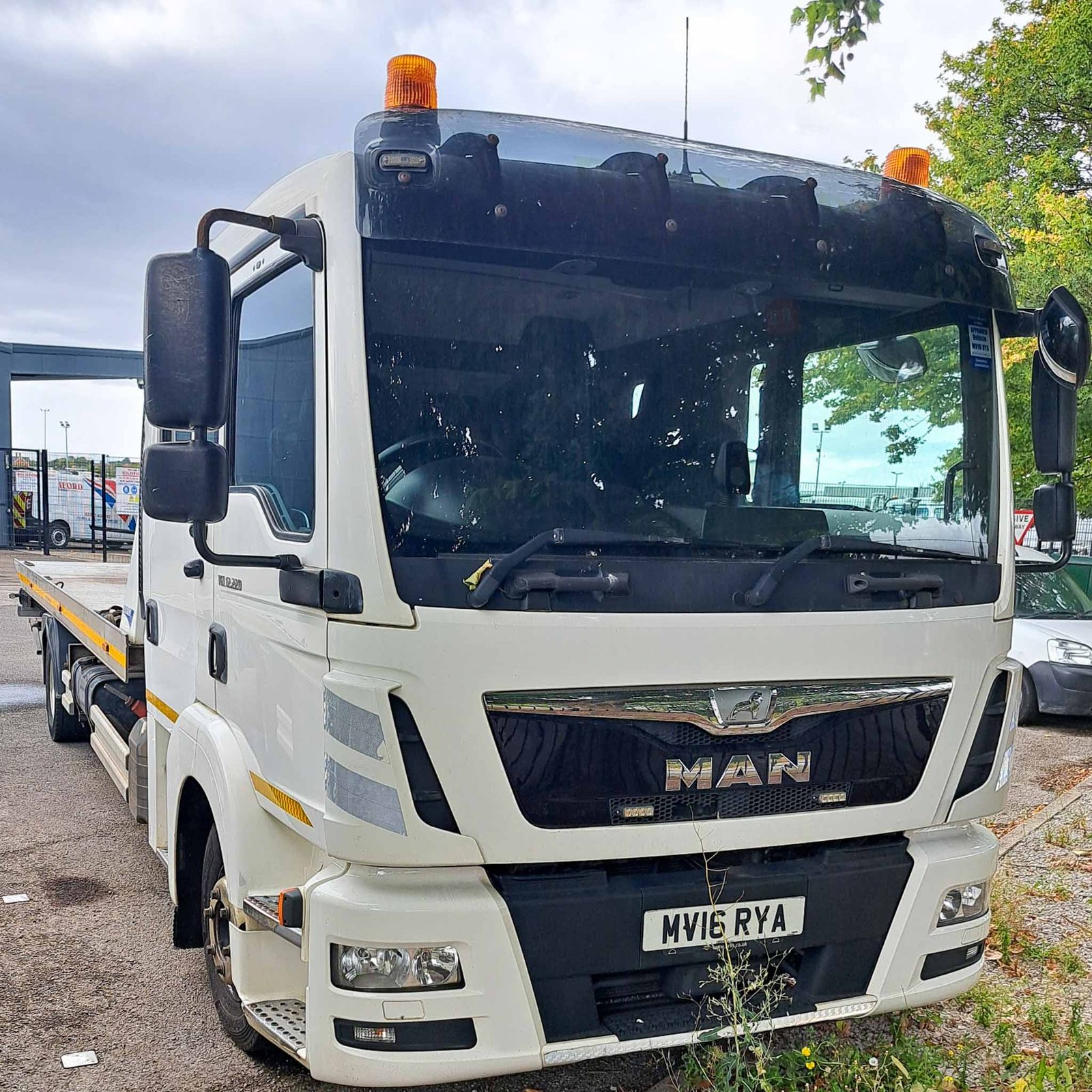 Choice of 3 – MAN TGL 12.220 Crew Cab (2016, 12 Tonne 4x2 Auto) - Image 1