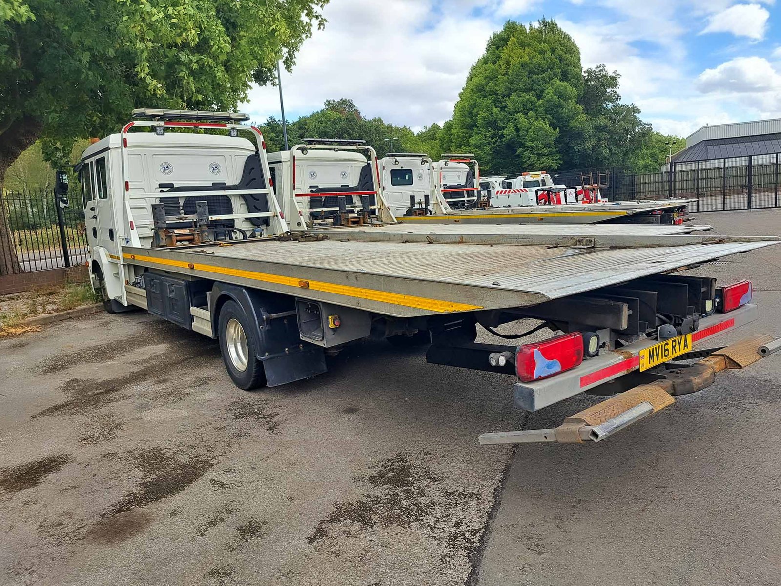 Choice of 3 – MAN TGL 12.220 Crew Cab (2016, 12 Tonne 4x2 Auto) - Image 3