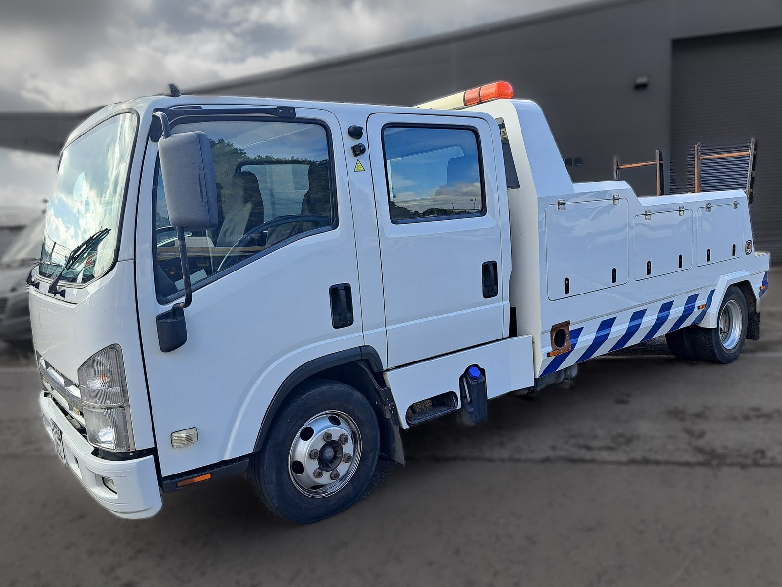 ISUZU N75 Crew Cab – 7.5 Tonne 4x2 - Image 1