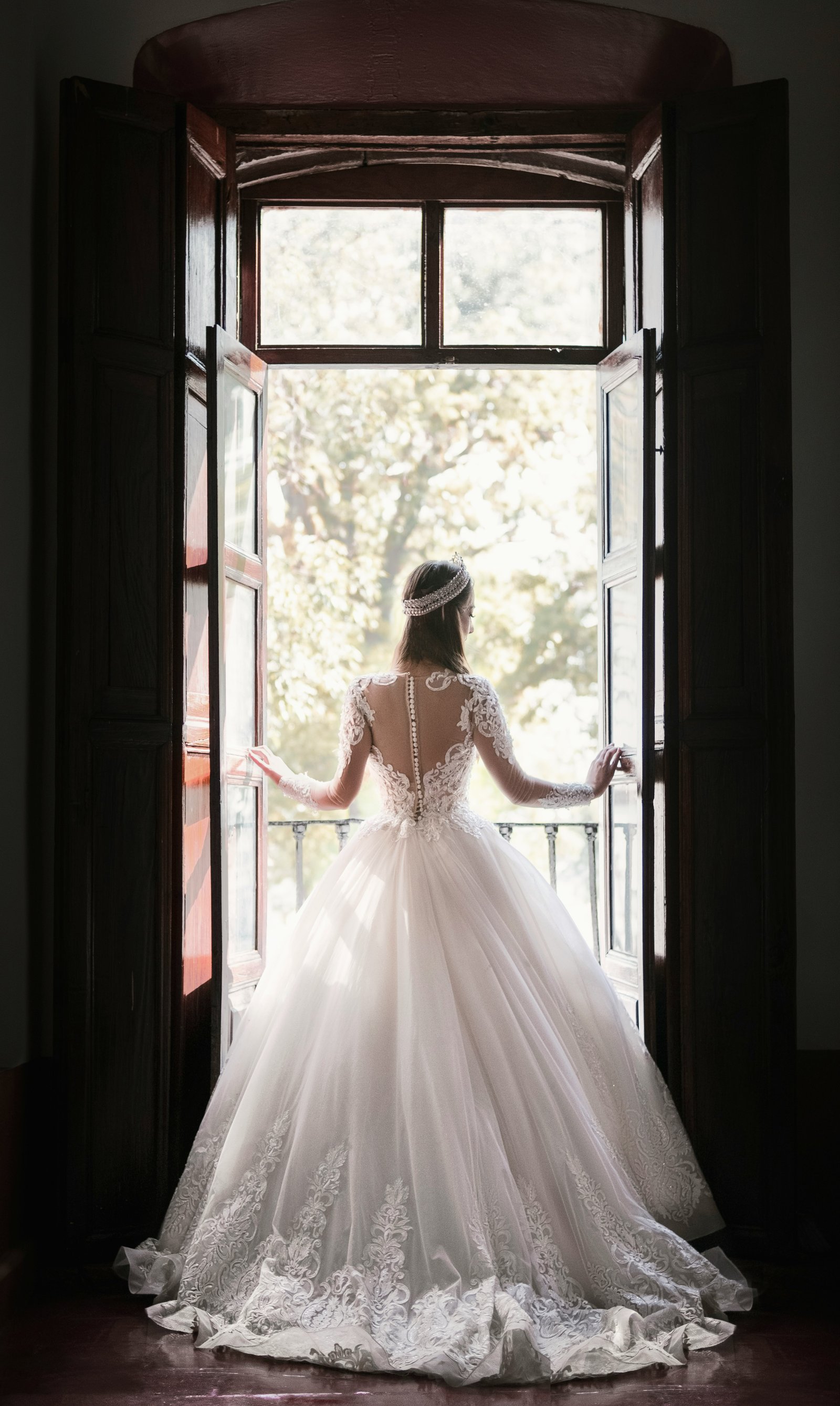 Bride in elegant white lace gown