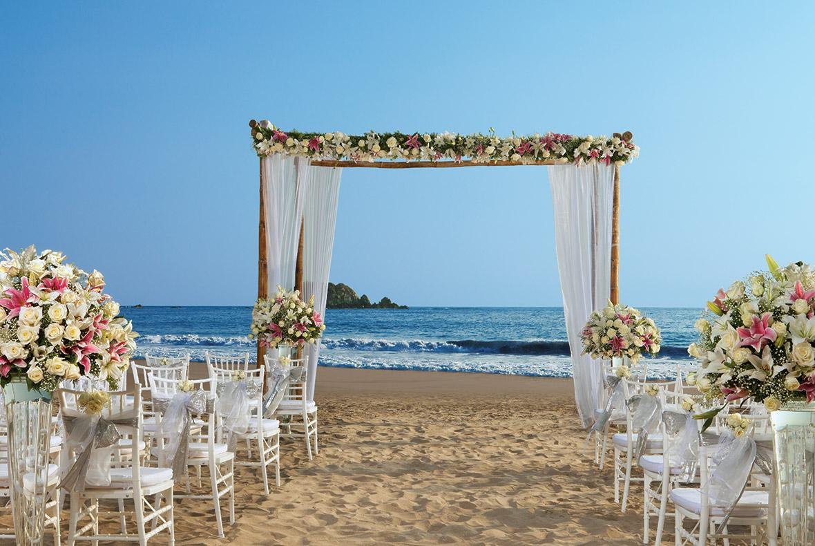 Wedding table setting Greece luxury