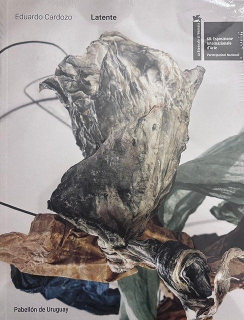 Portada del libro Latente. Pabellón de Uruguay. 60.ª Exposición Internacional de Arte de La Biennale di Venezia