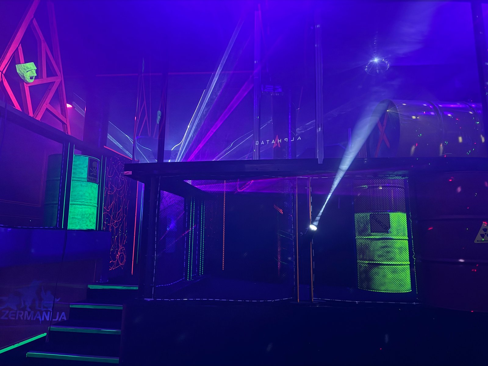 Lazerių žaidimų arena Lazermanija Klaipėdoje - aktyvios pramogos