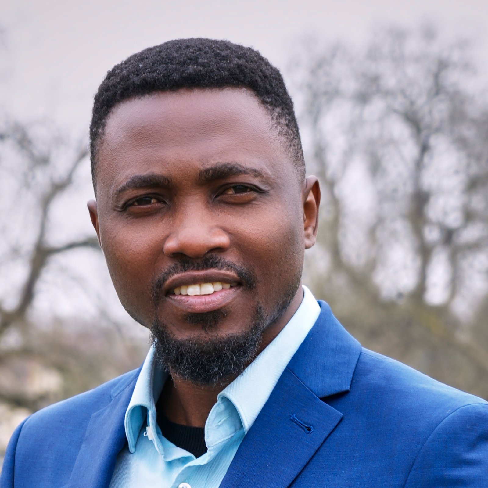 Portrait of Joe Quarcoo, author, musician, choir director and creative practitioner.
