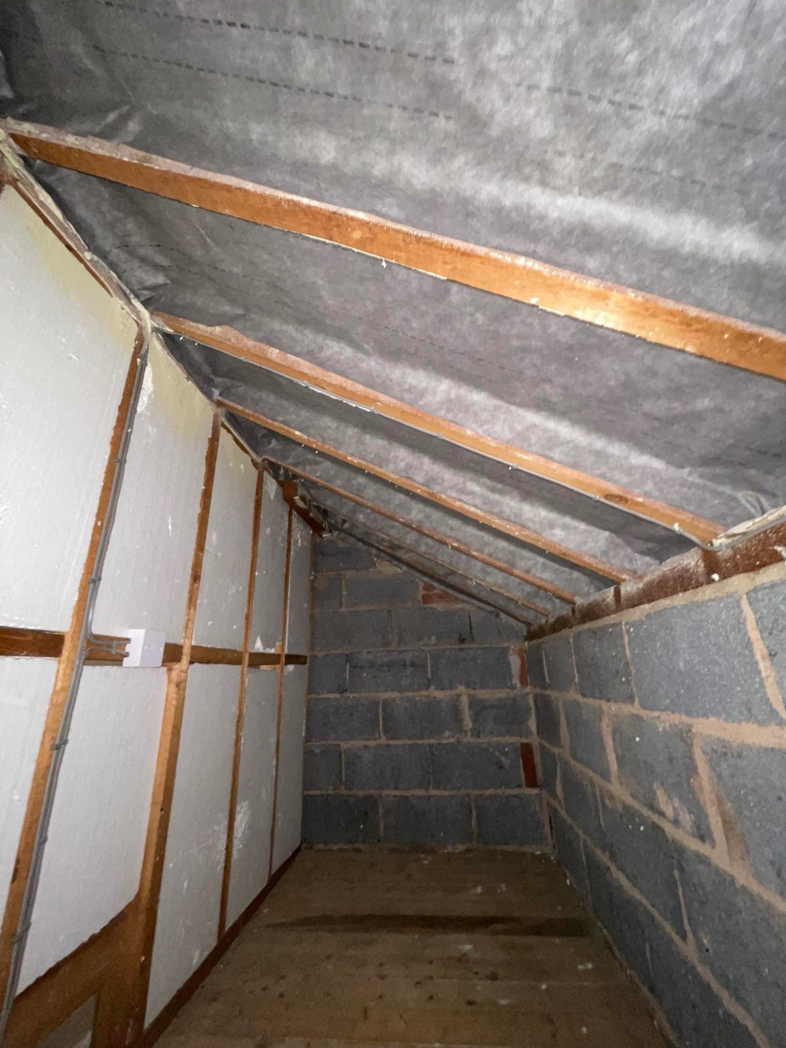 Underlay felt membrane protecting a roof structure