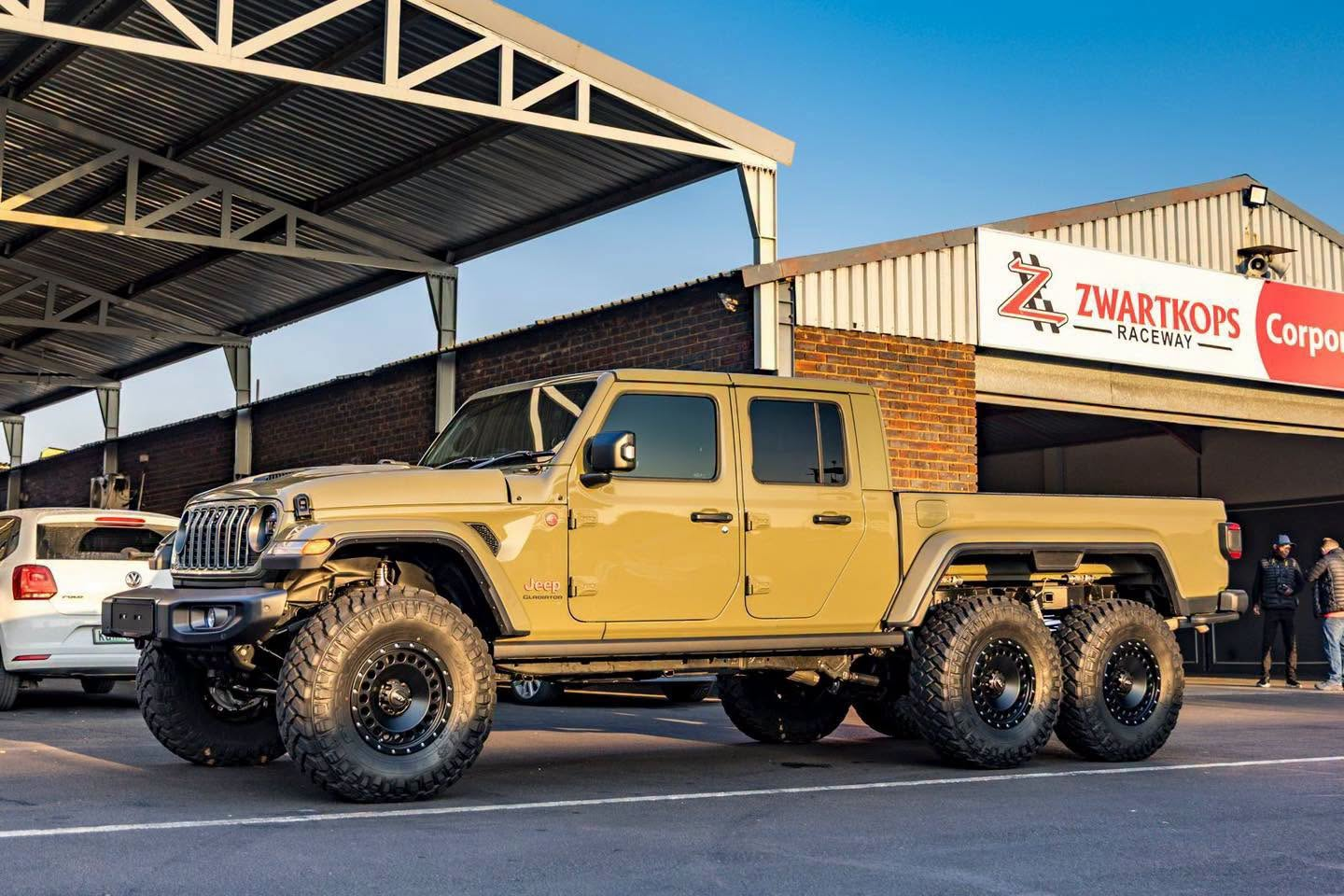 Craig Rain’s Jeep Gladiator Maximus 6x6