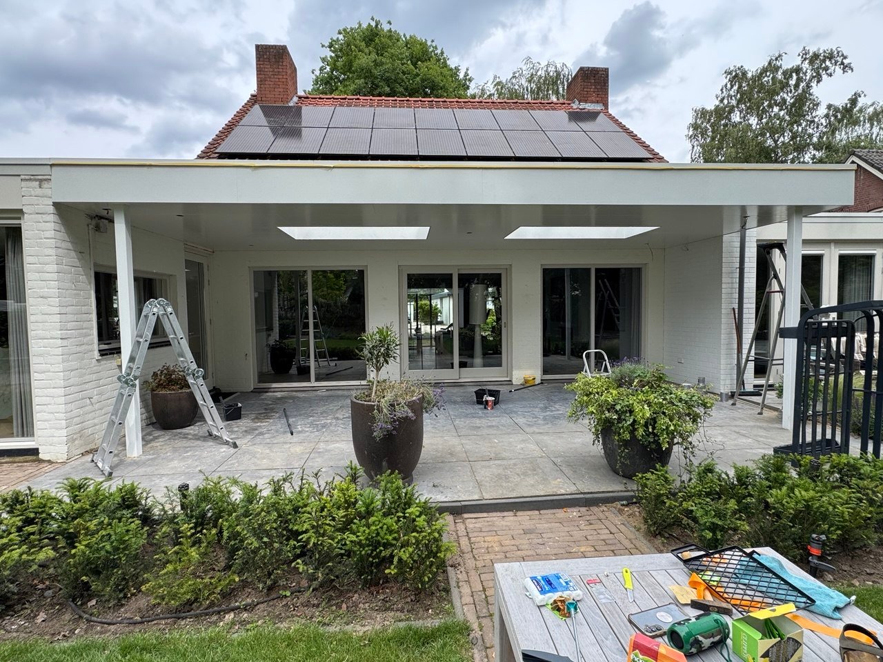 Schilderwerk van veranda en overkapping — Schilderwerk
