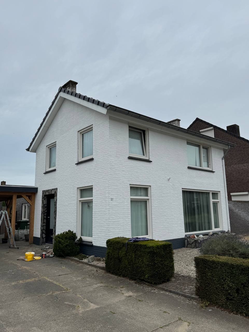 Schilderwerk van de woninggevel — Schilderwerk