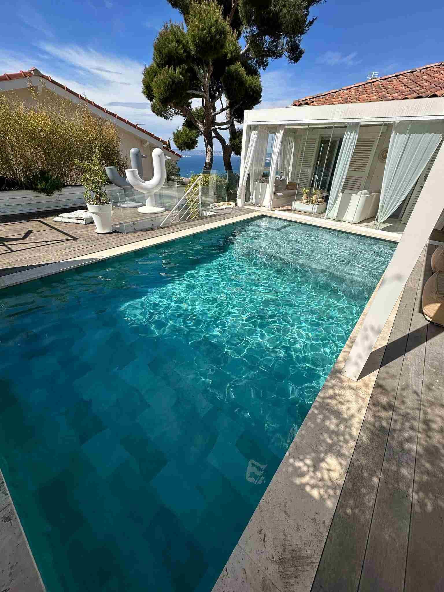 Après rénovation de la piscine