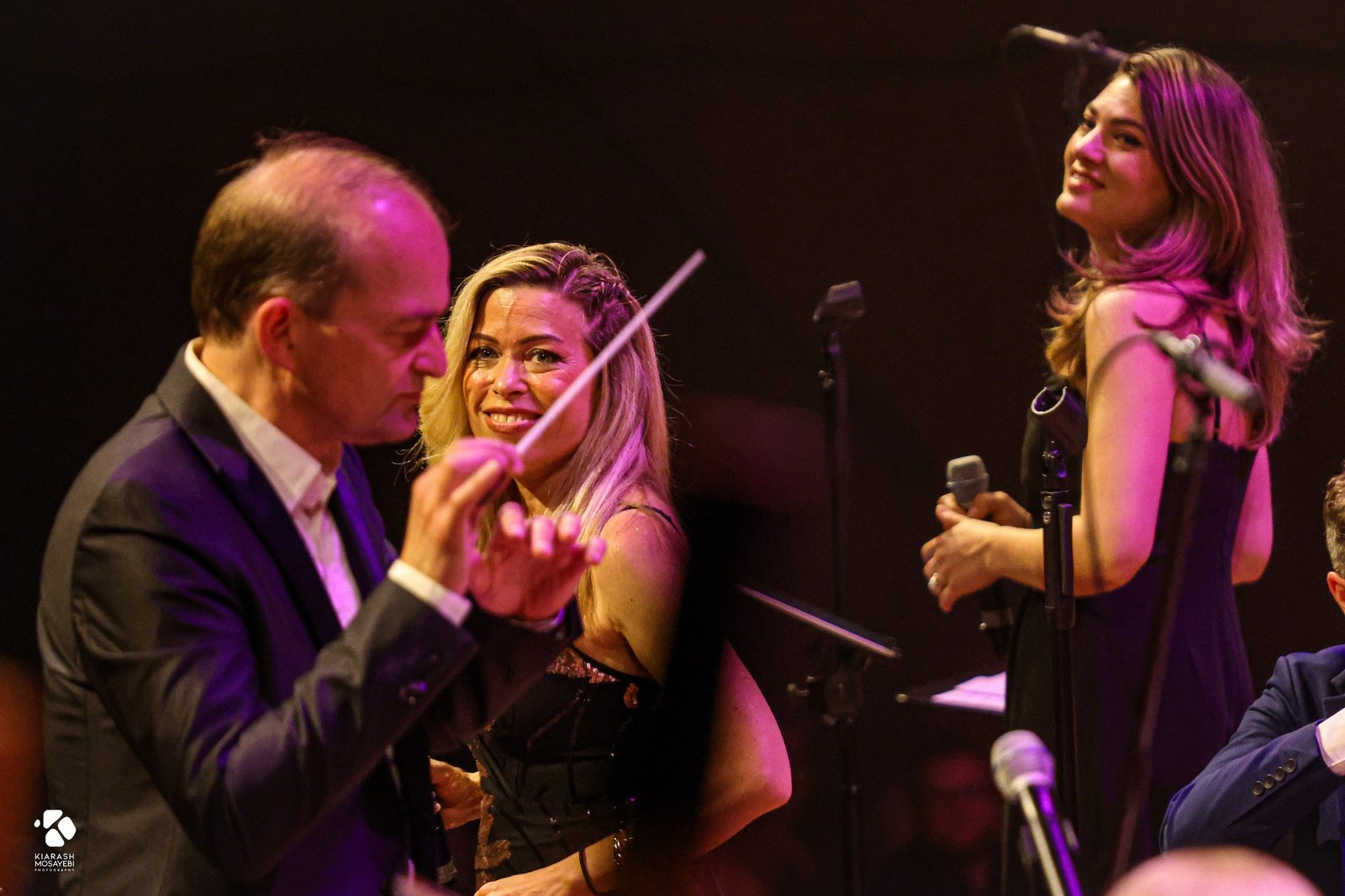 Adrian Werum mit Sonja Priehn und Cemre Yilmaz – ©Kiarash_Mosayebi