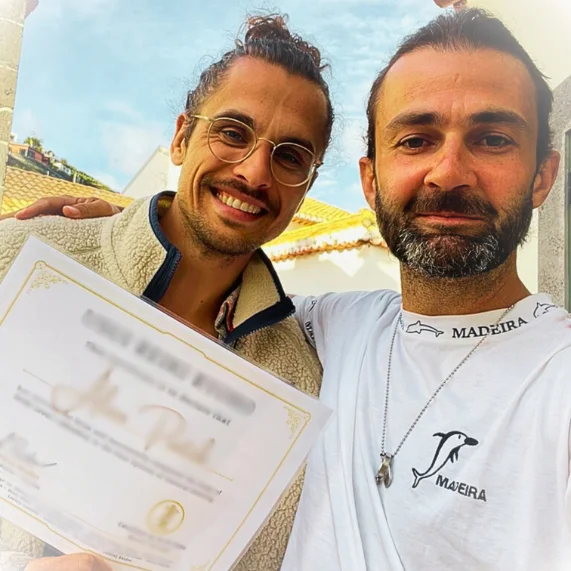 Zwei Männer mit einem Reiki-Zertifikat auf Madeira