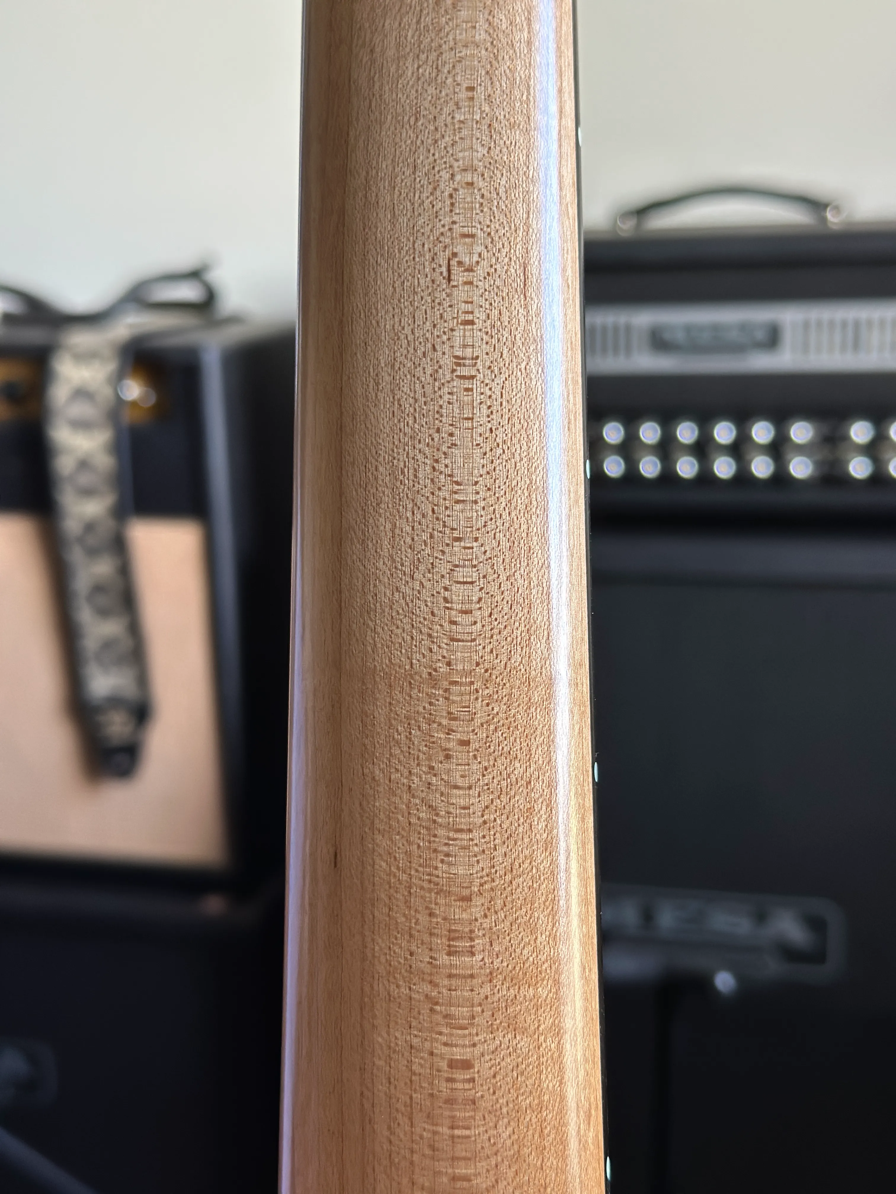 VIK DUALITY 6 “GOLDIE” - available ViK guitar view 9