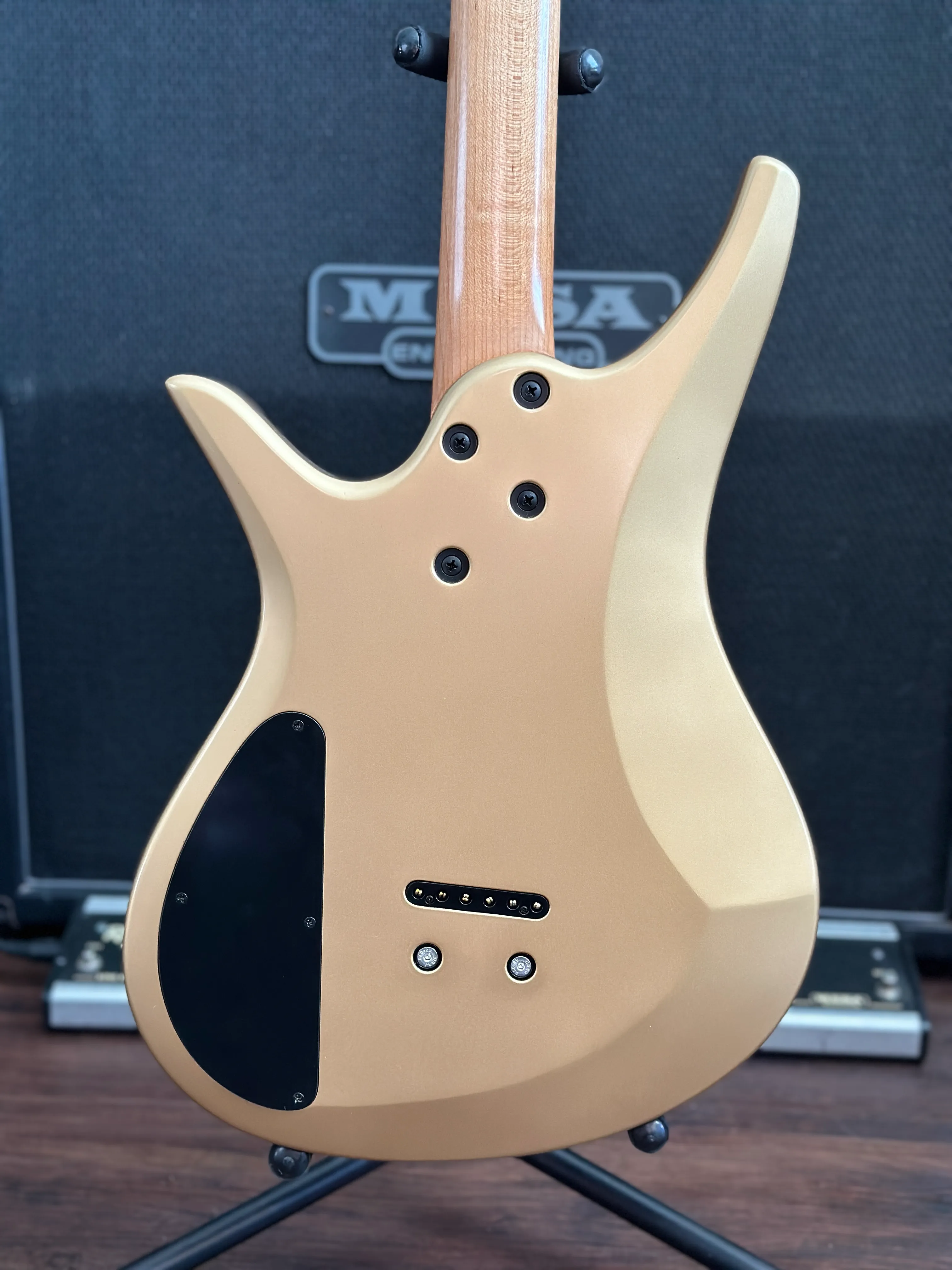 VIK DUALITY 6 “GOLDIE” - available ViK guitar view 8