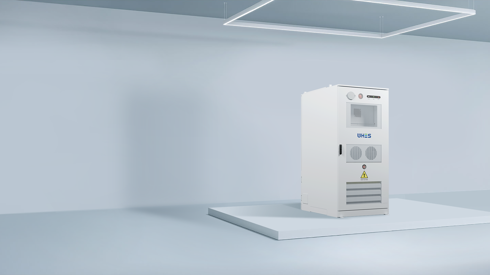 WHES PC-G3 — cabinet di accumulo bianco outdoor con griglie di ventilazione e logo WHES