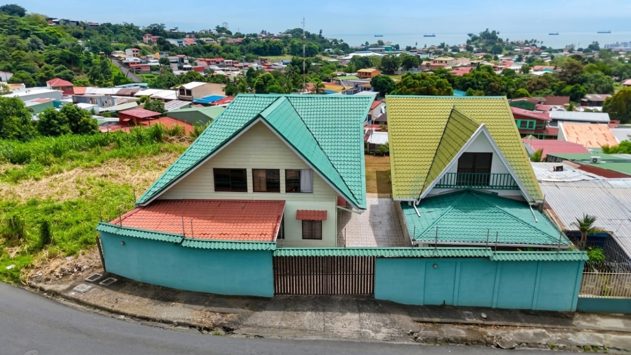 Casas en Venta — Siglo XXI, Limón
