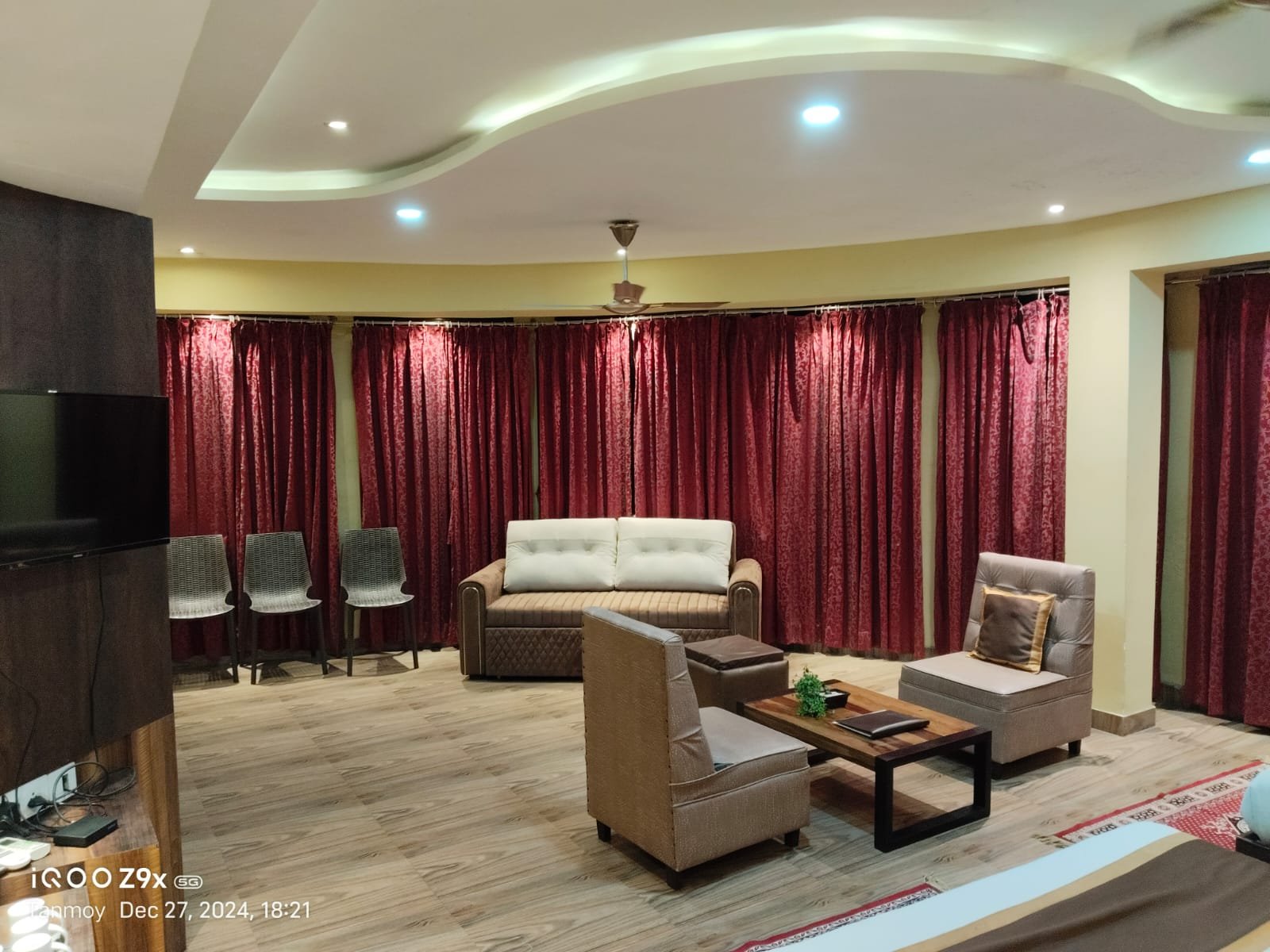 Spacious lounge area in the Executive Room