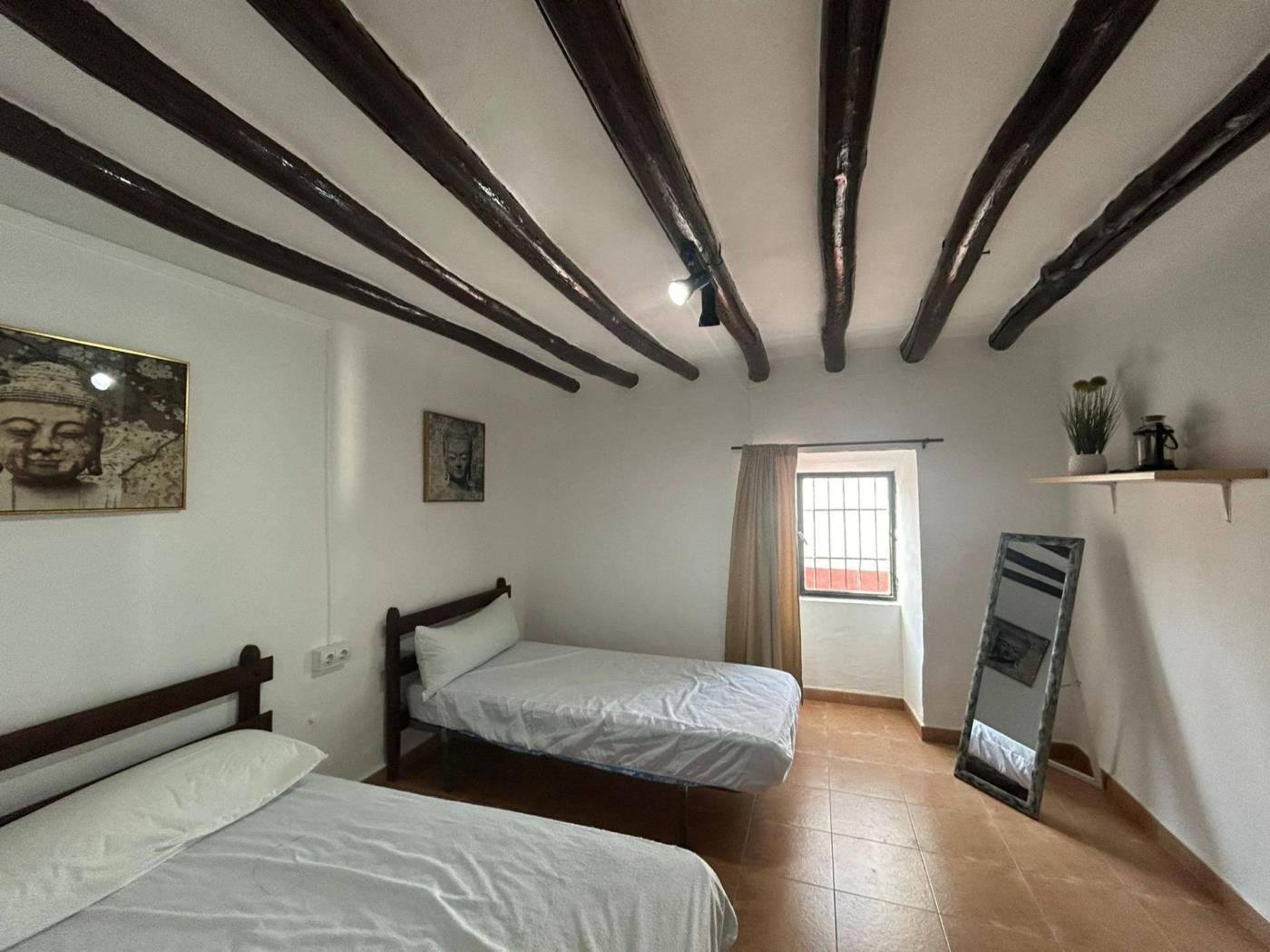 Bedroom with wooden beams in the country house in Bobadilla