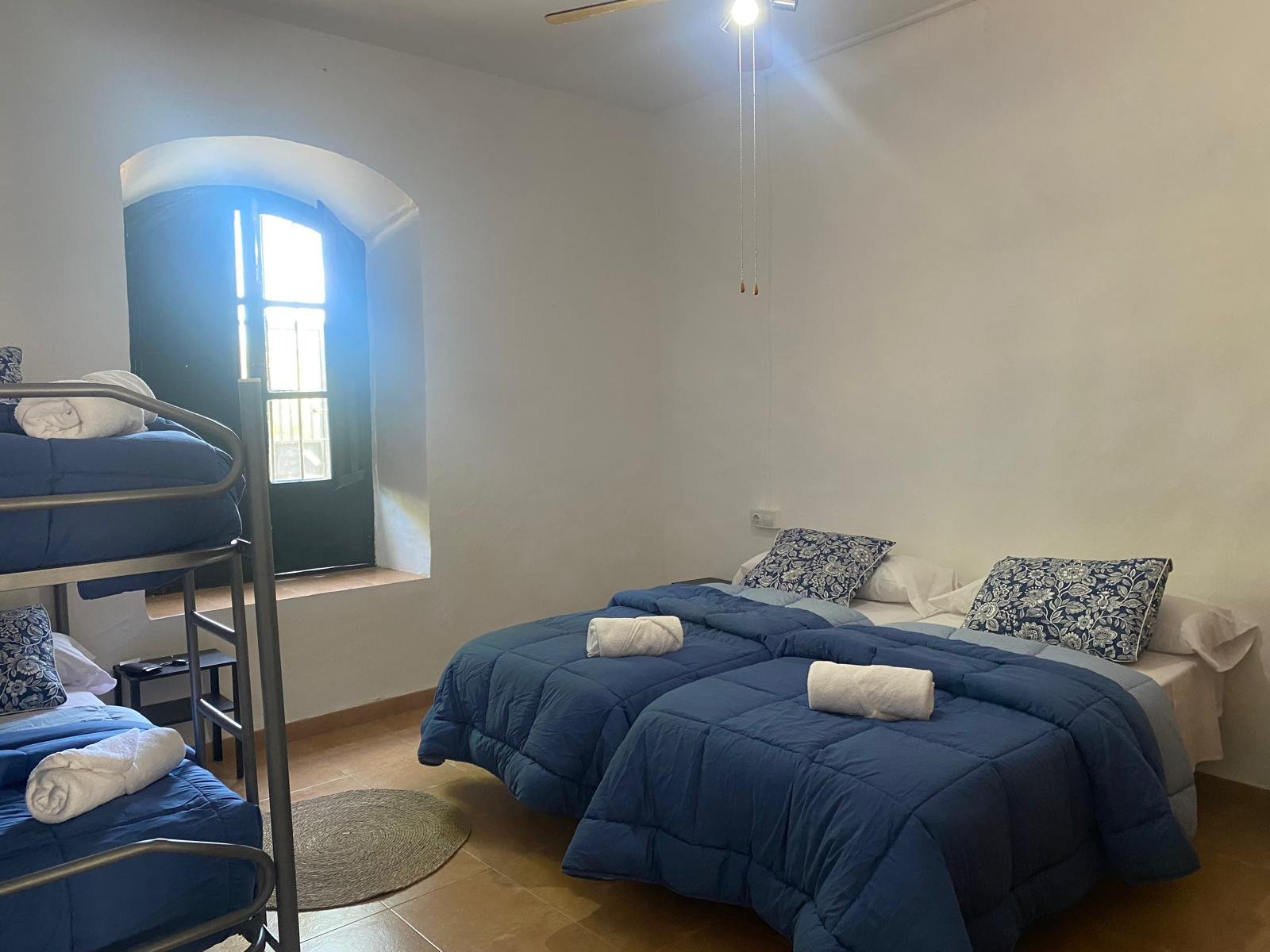 Bedroom with bunk beds and single beds at Cortijo La Vega