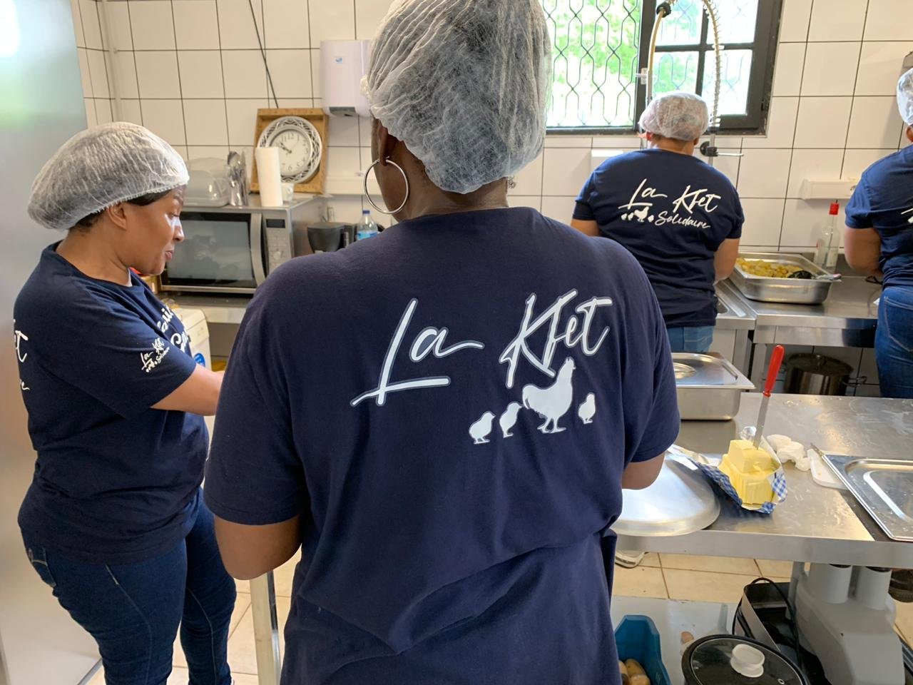 L’équipe de la K’Fet Solidaire réunie en cuisine