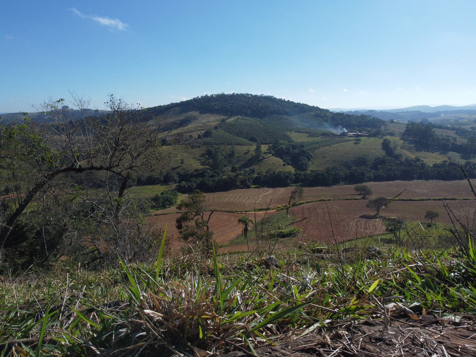 Aerolevantamento com drone sobre propriedades rurais em Minas Gerais