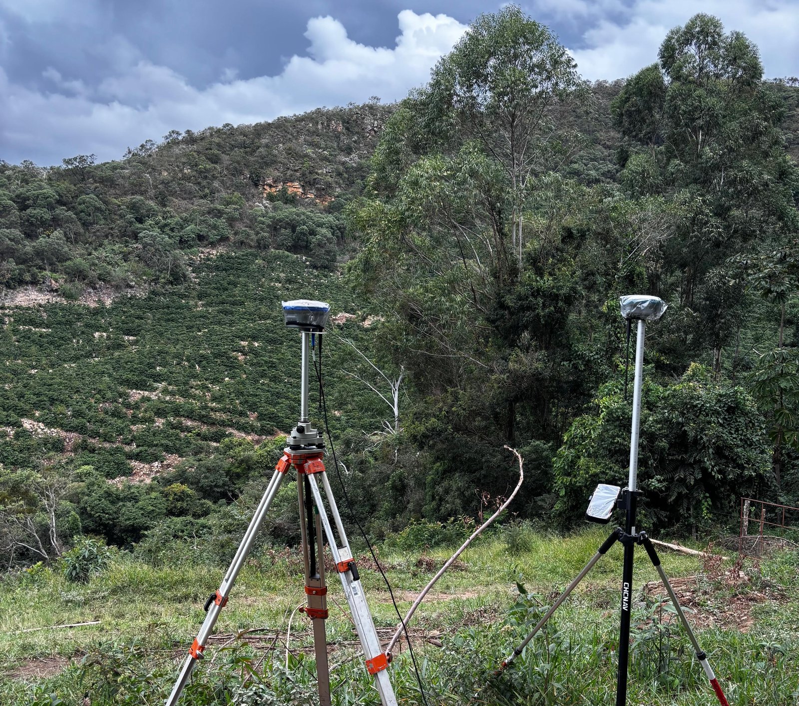 Equipe ALVER em campo com estação GNSS RTK