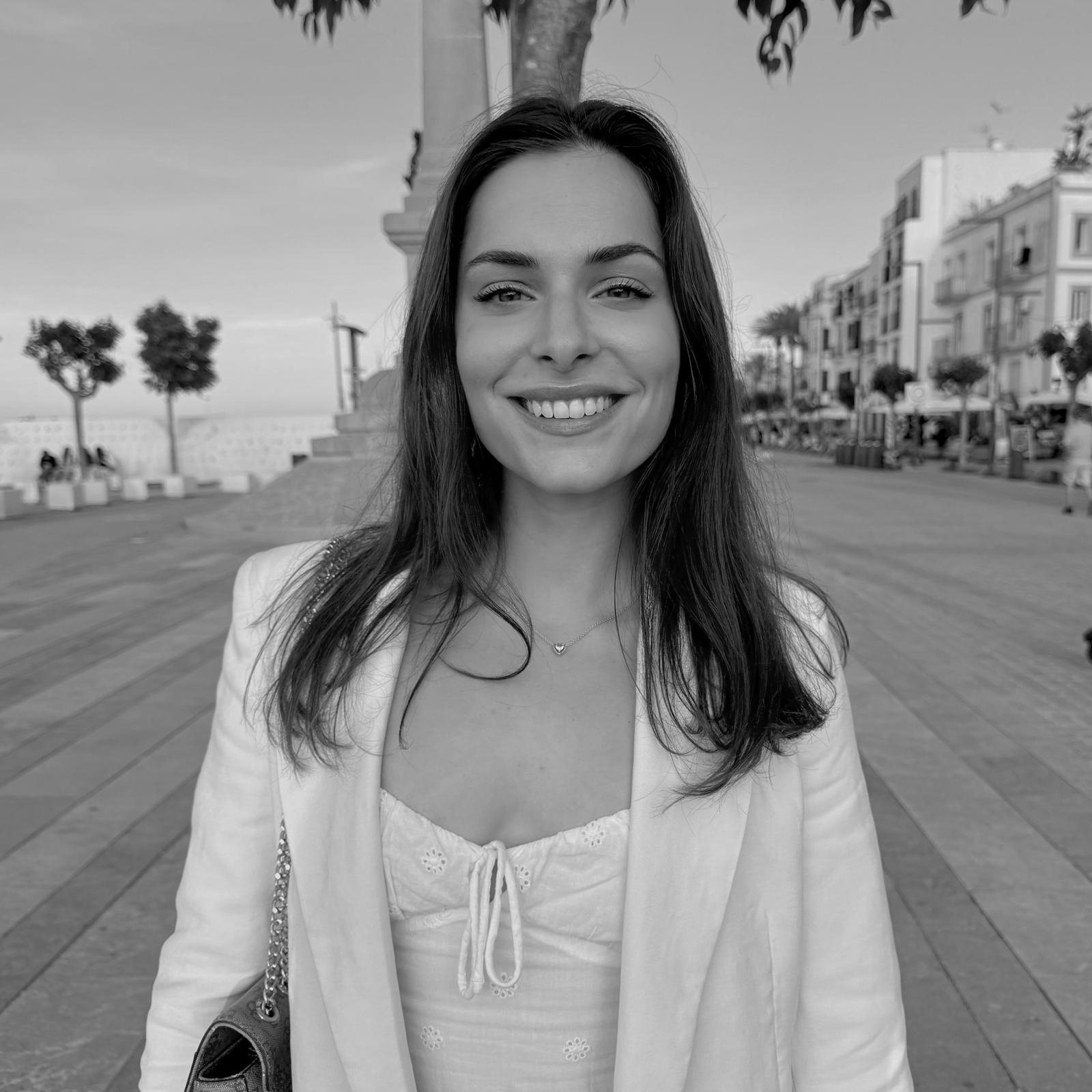 Andrea Mir