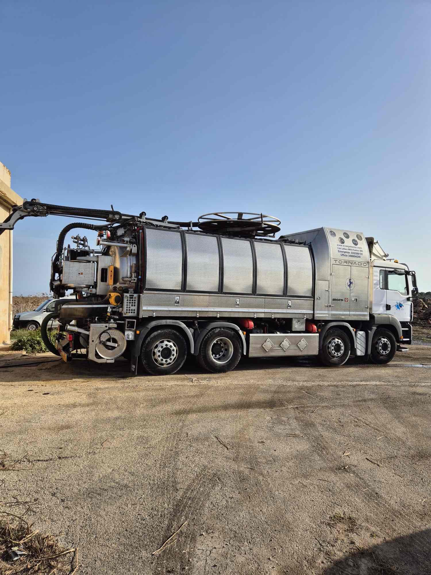 Piattaforma aerea su camion
