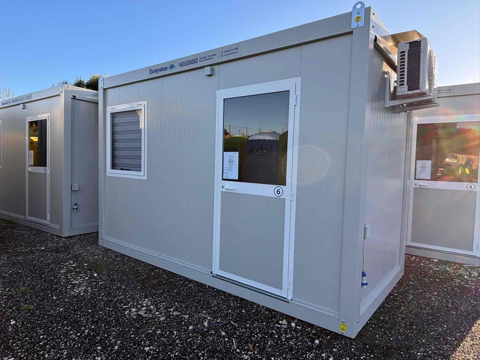 Esterno box prefabbricato con unità condizionamento