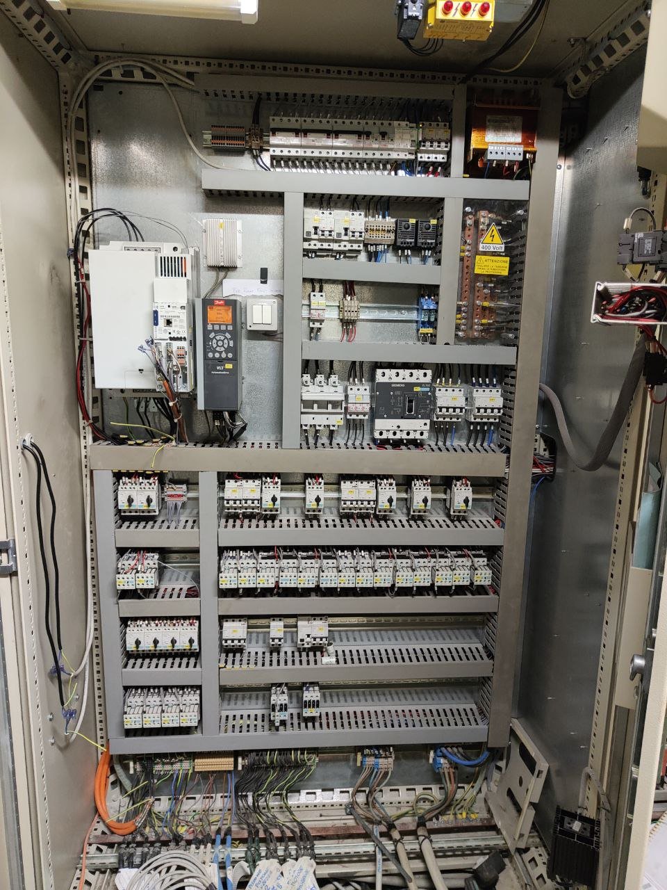 Sol sale et endommagé avant l'intervention